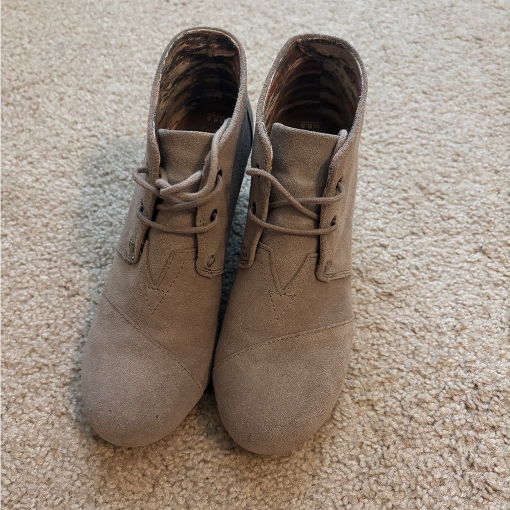 Toms Tan Lace Up Boots Suede Casual